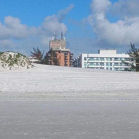 Apartamento Charmoso Em Frente A Praia Em كابو فريو المظهر الخارجي الصورة